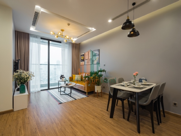 Cho thuê căn hộ cao cấp Vinhomes Skylake, 2 phòng ngủ, có ban công, view thành phố, tại quận Từ Liêm với mức giá ưu đãi.